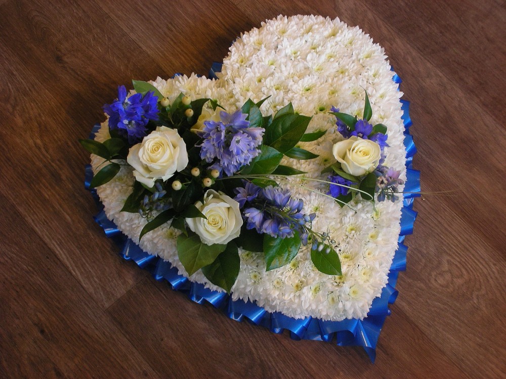 Ribbon edge funeral heart